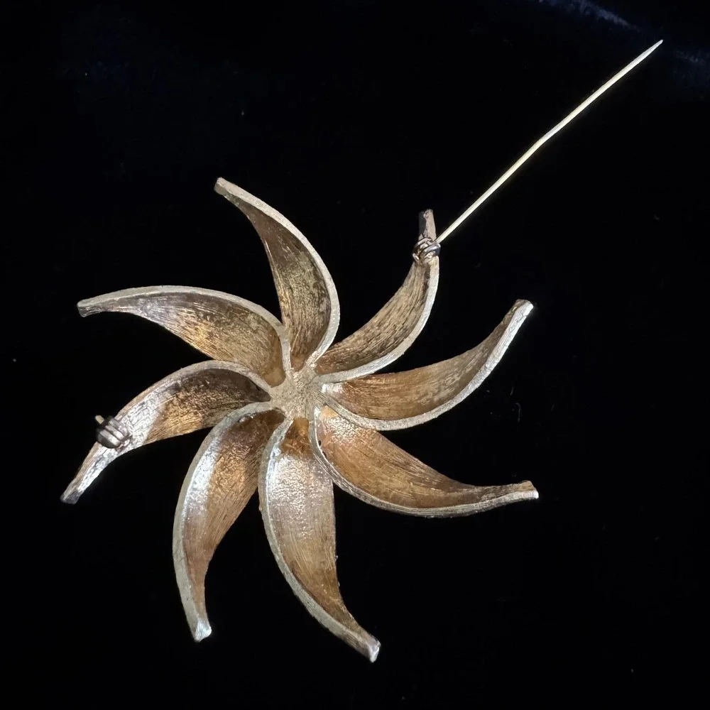 Vintage Gold Tone Textured Petal Flower Pinwheel Brooch Statement Pin 2.75